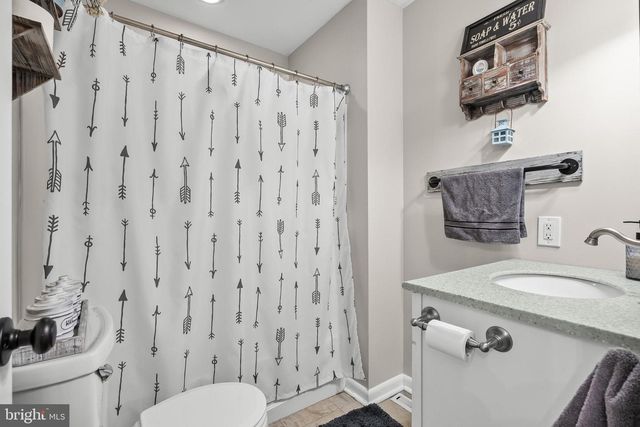 18 SHERWOOD DR, Medford, NJ 08055