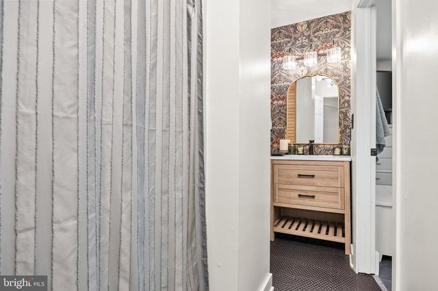 18 SHERWOOD DR, Medford, NJ 08055