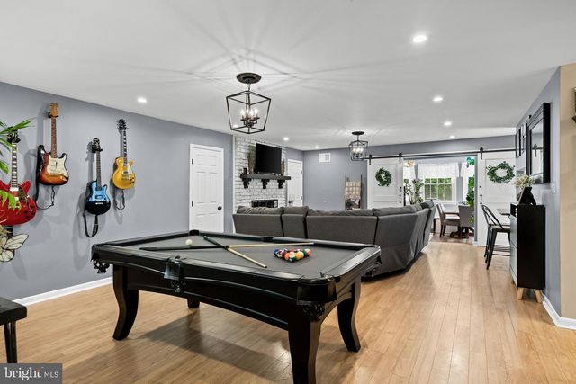 18 SHERWOOD DR, Medford, NJ 08055