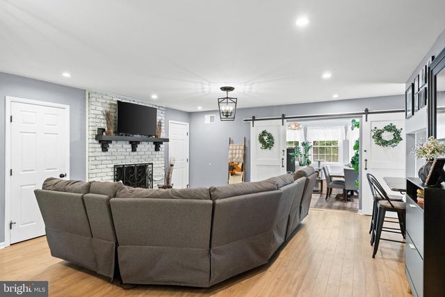 18 SHERWOOD DR, Medford, NJ 08055