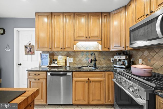 18 SHERWOOD DR, Medford, NJ 08055