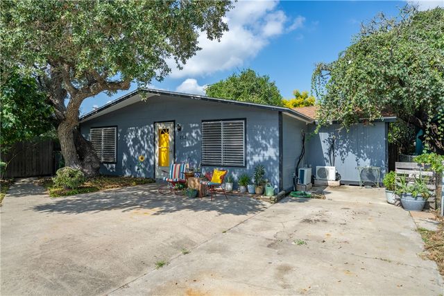 252 S 8th St, Aransas Pass, TX 78336