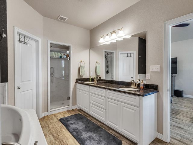 155 Horse Shoe Trail, Angleton, TX 77515