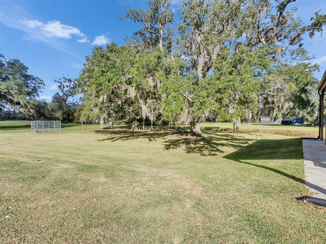 155 Horse Shoe Trail, Angleton, TX 77515