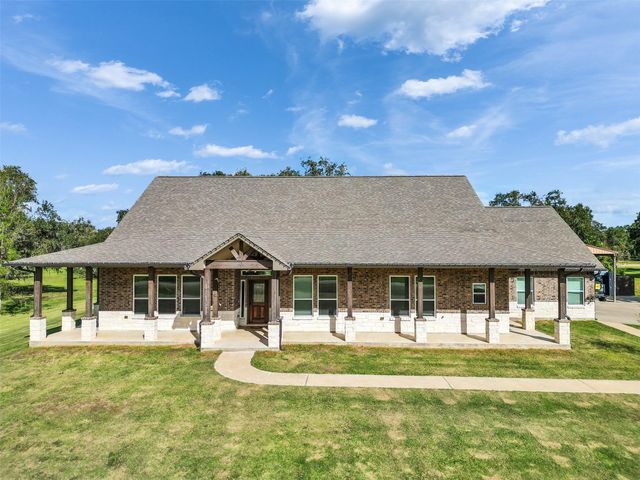 155 Horse Shoe Trail, Angleton, TX 77515