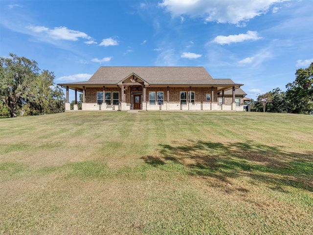 155 Horse Shoe Trail, Angleton, TX 77515