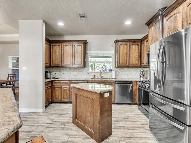 155 Horse Shoe Trail, Angleton, TX 77515