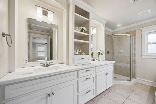 758 E 17th Street, Houston, TX 77008