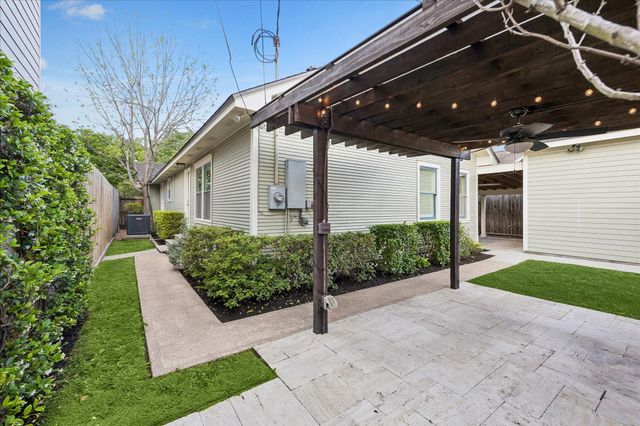 758 E 17th Street, Houston, TX 77008