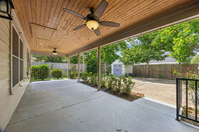 802 W Sealy Street, Alvin, TX 77511