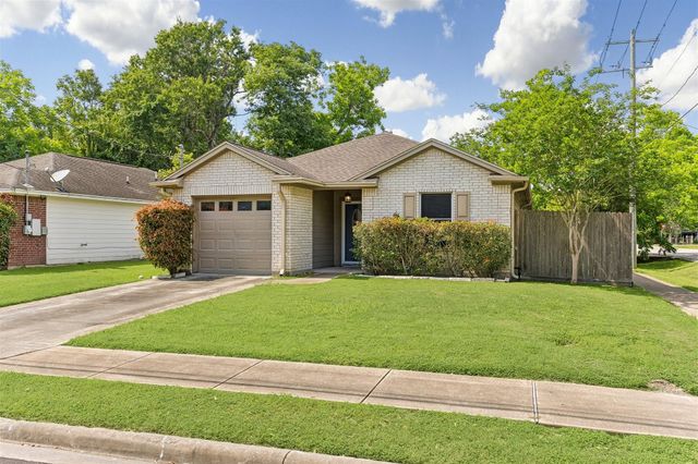 802 W Sealy Street, Alvin, TX 77511