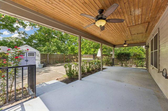 802 W Sealy Street, Alvin, TX 77511