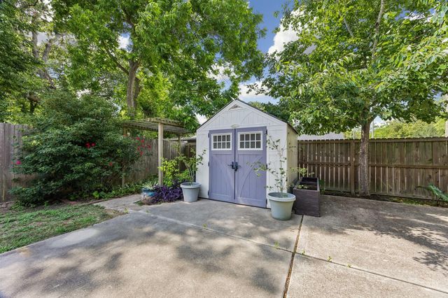 802 W Sealy Street, Alvin, TX 77511