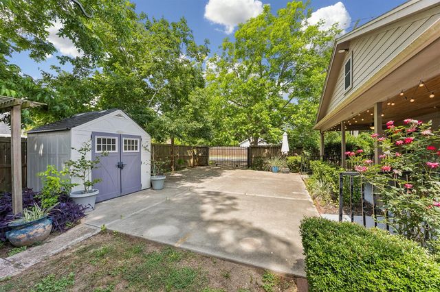 802 W Sealy Street, Alvin, TX 77511