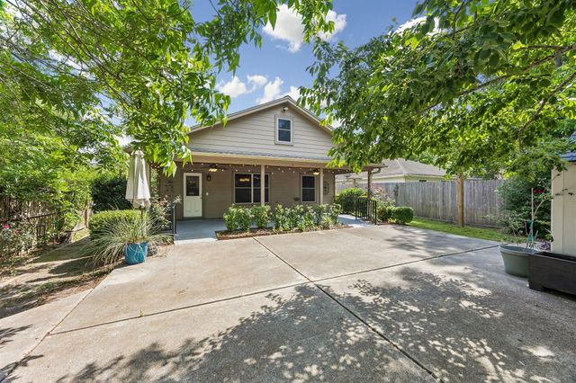 802 W Sealy Street, Alvin, TX 77511