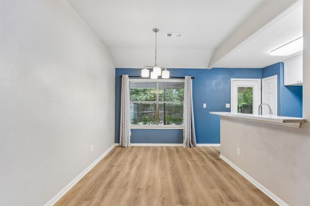 802 W Sealy Street, Alvin, TX 77511