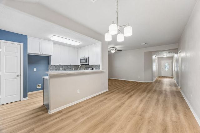 802 W Sealy Street, Alvin, TX 77511