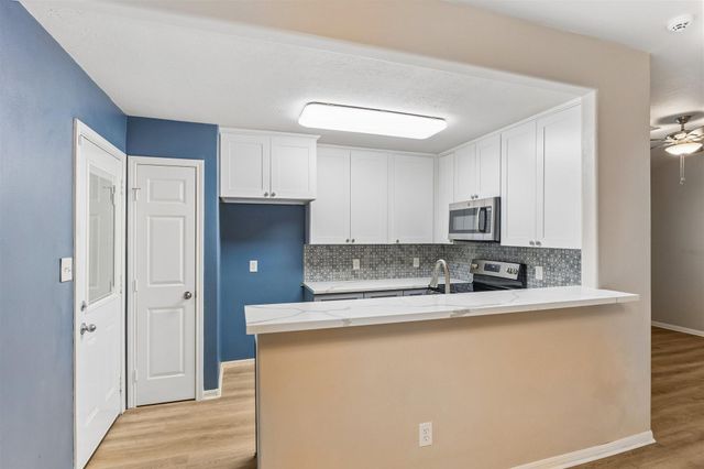 802 W Sealy Street, Alvin, TX 77511