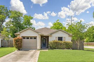 802 W Sealy Street, Alvin, TX 77511