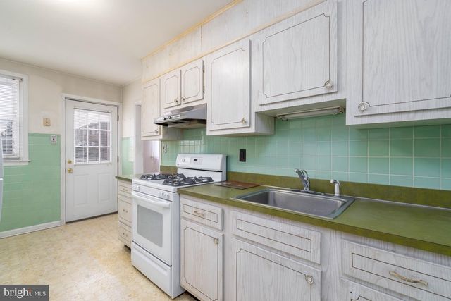 1016 CLAYTON RD, Wilmington, DE 19805