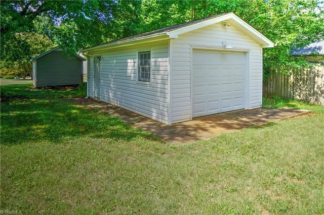 6004 Santa Maria Drive, Winston-salem, NC 27106