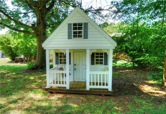 6004 Santa Maria Drive, Winston-salem, NC 27106
