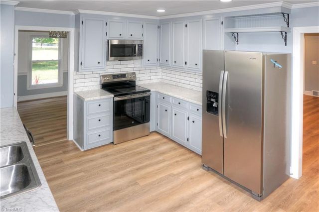 6004 Santa Maria Drive, Winston-salem, NC 27106
