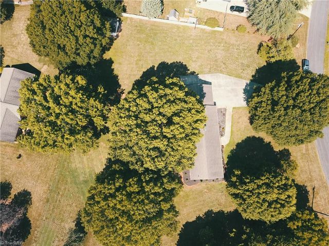 6004 Santa Maria Drive, Winston-salem, NC 27106