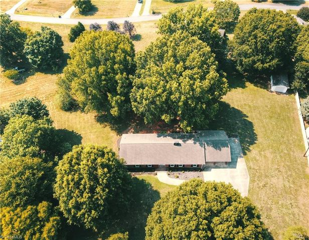 6004 Santa Maria Drive, Winston-salem, NC 27106