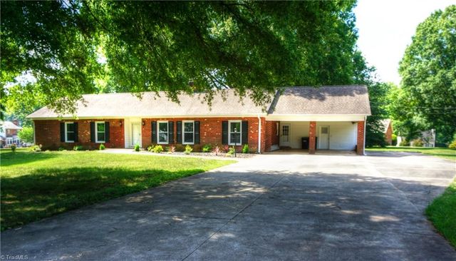 6004 Santa Maria Drive, Winston-salem, NC 27106