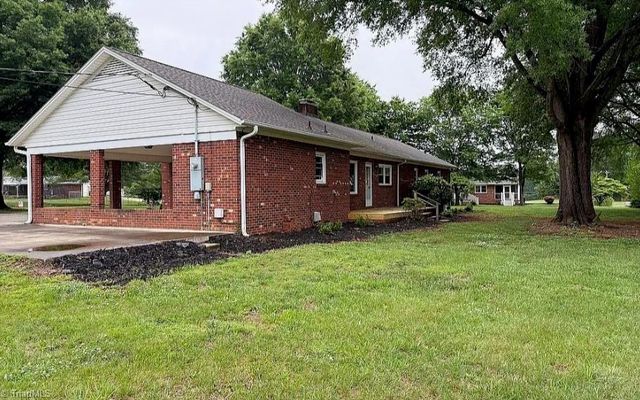 6004 Santa Maria Drive, Winston-salem, NC 27106