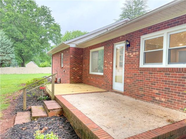 6004 Santa Maria Drive, Winston-salem, NC 27106