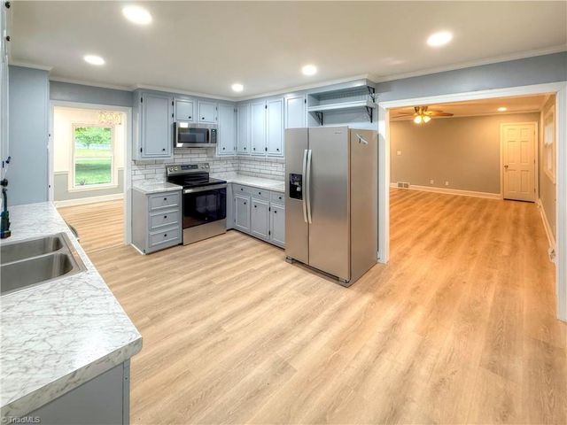 6004 Santa Maria Drive, Winston-salem, NC 27106