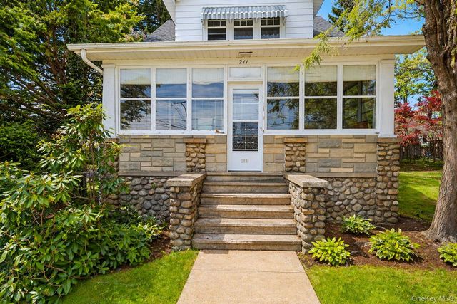 211 Old Middletown Road, Pearl River, NY 10965