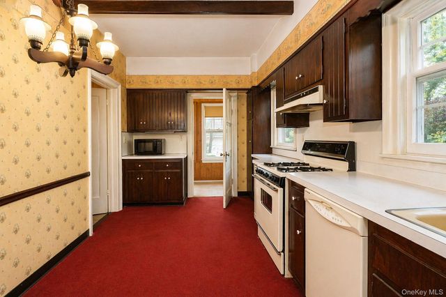 211 Old Middletown Road, Pearl River, NY 10965