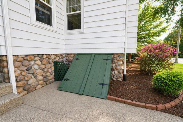 211 Old Middletown Road, Pearl River, NY 10965