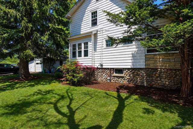 211 Old Middletown Road, Pearl River, NY 10965