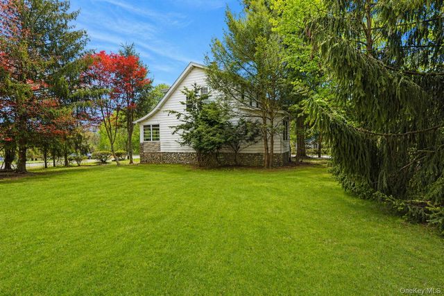 211 Old Middletown Road, Pearl River, NY 10965