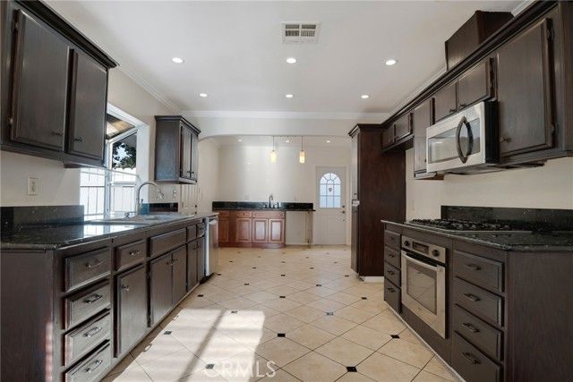 6730 Balboa Boulevard, Van Nuys (los Angeles), CA 91406