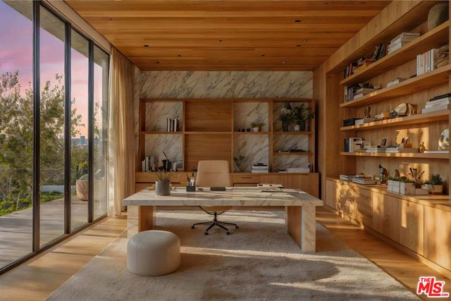 1510 N Tigertail Road, Los Angeles, CA 90049