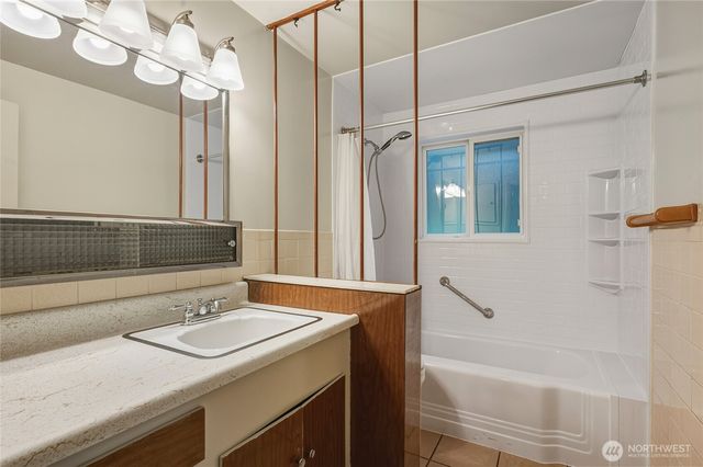 7942 15th Avenue SW, Seattle, WA 98106