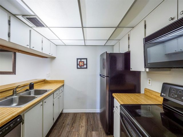 3235 BENEVA ROAD 101, Sarasota, FL 34232