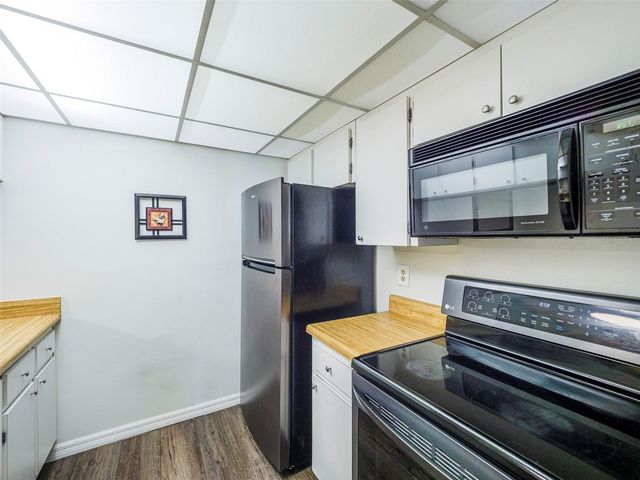 3235 BENEVA ROAD 101, Sarasota, FL 34232