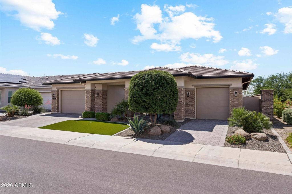 17467 W Guthrie Street, Surprise, AZ 85388 — photo 2