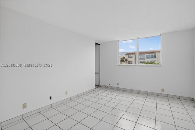 2821 Somerset Dr 317, Lauderdale Lakes, FL 33311