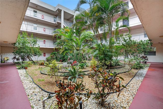 2821 Somerset Dr 317, Lauderdale Lakes, FL 33311