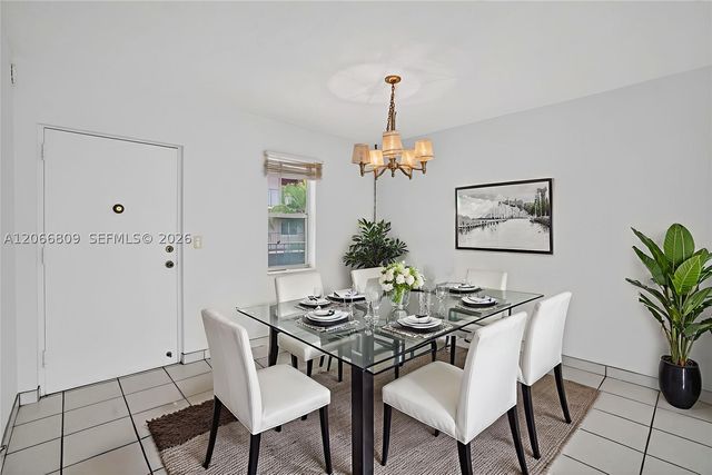 2821 Somerset Dr 317, Lauderdale Lakes, FL 33311