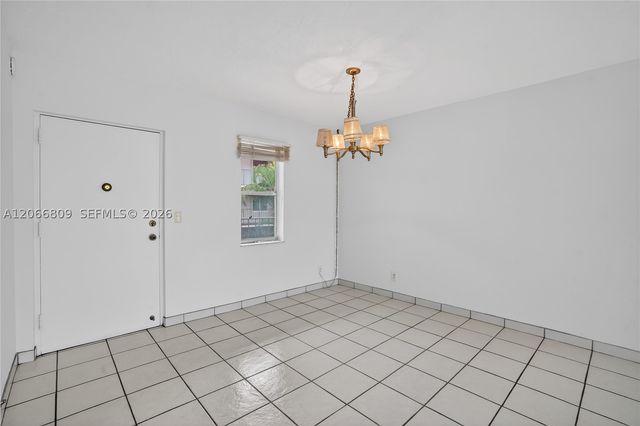 2821 Somerset Dr 317, Lauderdale Lakes, FL 33311