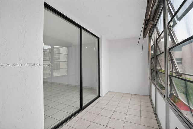 2821 Somerset Dr 317, Lauderdale Lakes, FL 33311