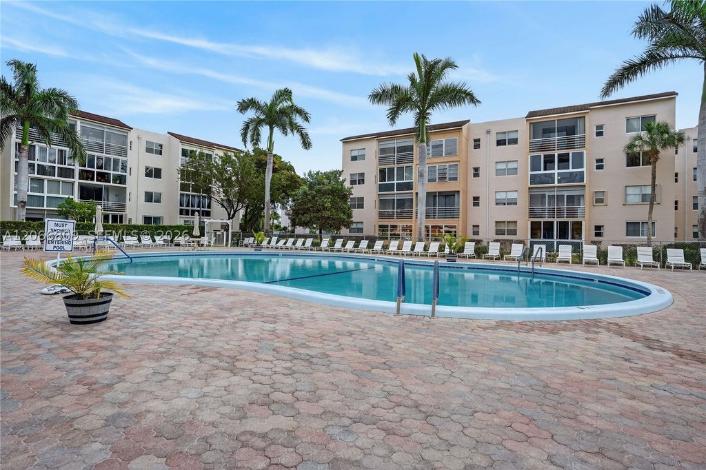 2821 Somerset Dr 317, Lauderdale Lakes, FL 33311